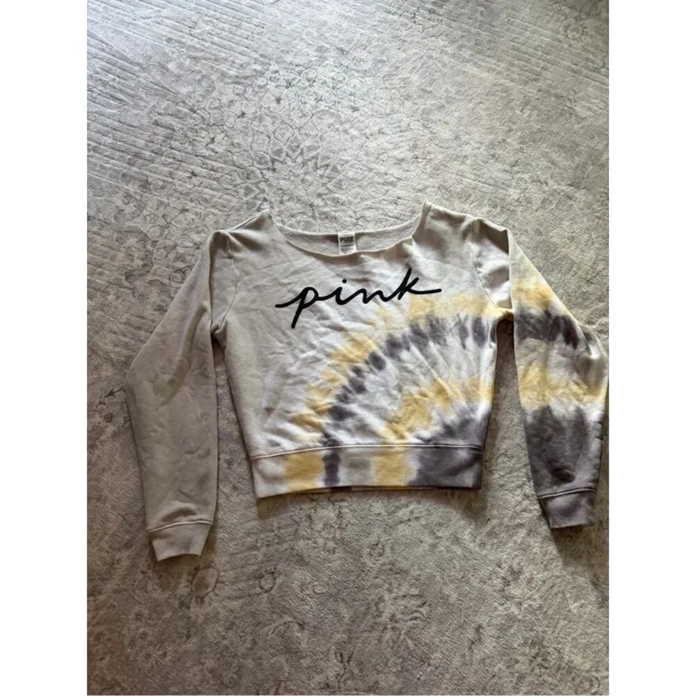 PINK Victoria's Secret Light Gray/White cropped top with Tags :)
